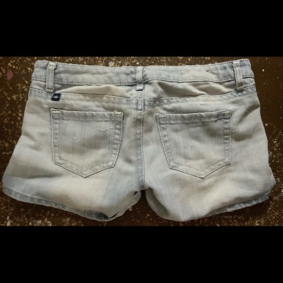 These are a size 7, light blue denim shorts from Almost Famous - Picture 5 of 6